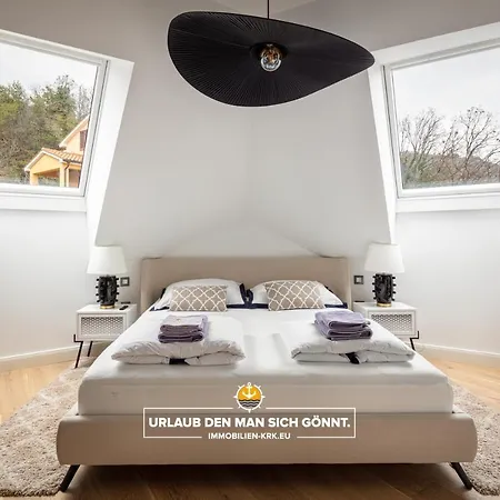 Schindler Luxury Penthouse - Spacious Luxury Penthouse In With Sea View, Pool & Private Garage Apartamento