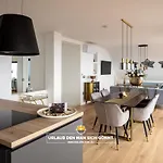 Schindler Luxury Penthouse - Sea View Terrace, Pool & Private Parking アパート オパティヤ
