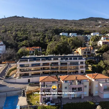 Schindler Luxury Penthouse - Sea View Terrace, Pool & Private Parking Apartment